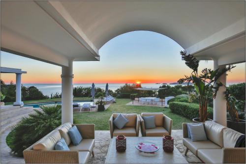Ofertas en Beautiful 5 Star Villa with Sea Views, Ibiza Villa 1079 (Villa), Sant Josep de sa Talaia (España)
