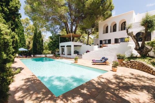 Ofertas en Beautiful 6 Bedroom Villa with Tennis Court, Ibiza Villa 1031 (Villa), San Antonio (España)