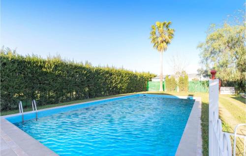 Ofertas en Beautiful home in Los Palacios w/ Outdoor swimming pool, Outdoor swimming pool and 3 Bedrooms (Casa o chalet), Los Palacios y Villafranca (España)