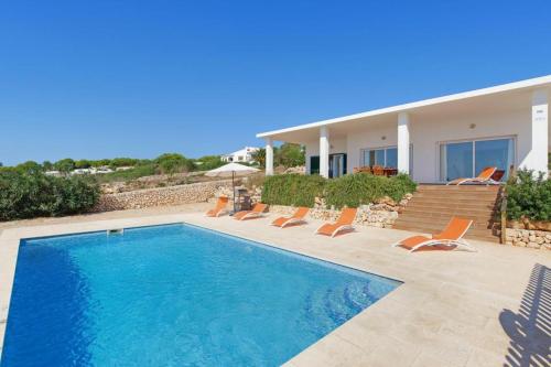 Ofertas en Binibequer Vell Villa Sleeps 6 with Pool Air Con and WiFi (Villa), Binibeca (España)