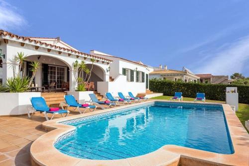 Ofertas en Binibequer Vell Villa Sleeps 8 with Pool Air Con and WiFi (Villa), Binibeca (España)