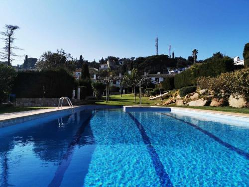 Ofertas en Casa Tossa precioso jardín barbacoa piscina comunitaria y playa privada (Casa o chalet), Tossa de Mar (España)