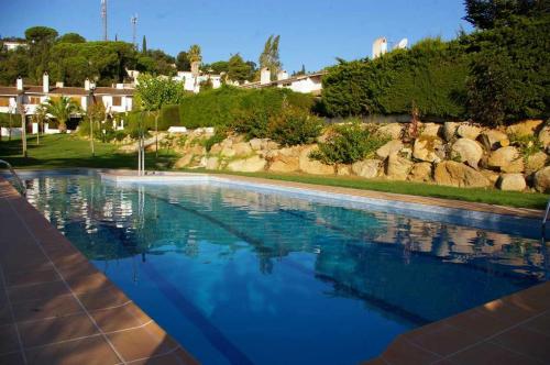 Ofertas en Casas Blanca 12 con piscina comunitaria y playa exclusiva residentes (Casa o chalet), Tossa de Mar (España)