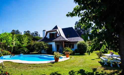 Ofertas en Chalet con piscina y 2000 m de jardín (Casa o chalet), Vigo (España)