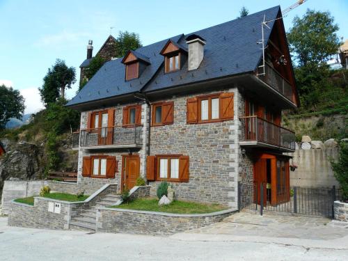 Ofertas en Chalet with 3 bedrooms in Viella with wonderful mountain view furnished garden and WiFi 13 km from the slopes (Chalet de montaña), Vielha (España)