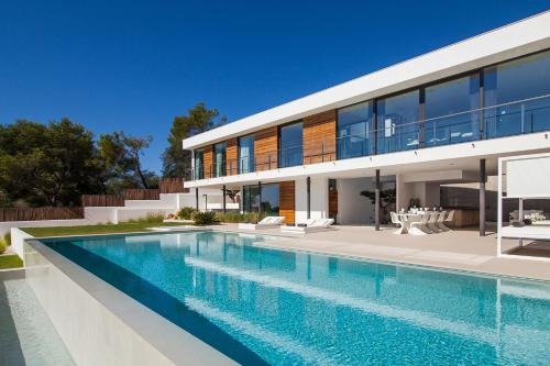 Ofertas en Contemporary Style Villa with Balcony, Ibiza Villa 1061 (Villa), Sant Josep de sa Talaia (España)