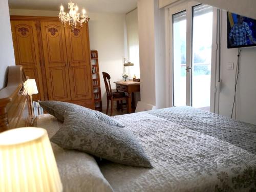 Ofertas en el Apartment with 2 bedrooms in Mogro with wonderful sea view furnished terrace and WiFi 200 m from the beach (Apartamento) (España)