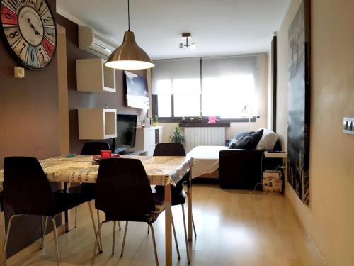 Ofertas en el Apartment with 3 bedrooms in Blanes with furnished terrace and WiFi 600 km from the beach (Apartamento) (España)