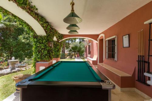 Ofertas en el Luxury mansion 34121849 Vega del Colorado, La Quinta Golf, Marbella, a gated community with 24h security, 12 bedrooms, sleeps up to 34 (Villa) (España)