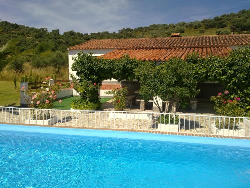 Ofertas en el Villa with 5 bedrooms in Aroche Huelva with wonderful mountain view private pool enclosed garden (Villa) (España)