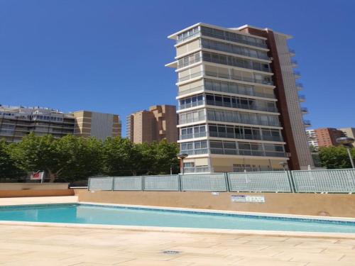 Ofertas en Fin Semana Apt 2ª Línea 4a5 pax Playa Levante Aire Piscina y Parking (Apartamento), Benidorm (España)