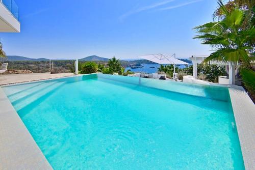 Ofertas en Luxury 3 Bedroom Villa with Sea Views, Ibiza Villa 1057 (Villa), Sant Josep de sa Talaia (España)