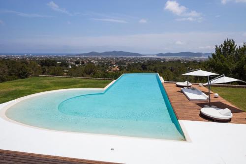 Ofertas en Luxury 6 Bedroom Villa with Beautiful Garden, Ibiza Villa 1039 (Villa), Sant Josep de sa Talaia (España)