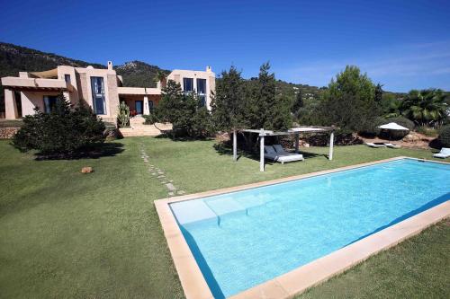 Ofertas en Luxury Private Holiday Villa with Private Pool, Ibiza Villa 1036 (Villa), Sant Josep de sa Talaia (España)