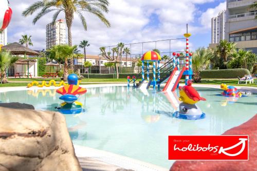 Ofertas en Perfect Getaway in a Luxury Complex with Heated Indoor Pool plus 3 Outdoor Pools l Relaxing Gardens l Walk Everywhere l FREE Welcome Pack l Gemelos 22 (Apartamento), Benidorm (España)