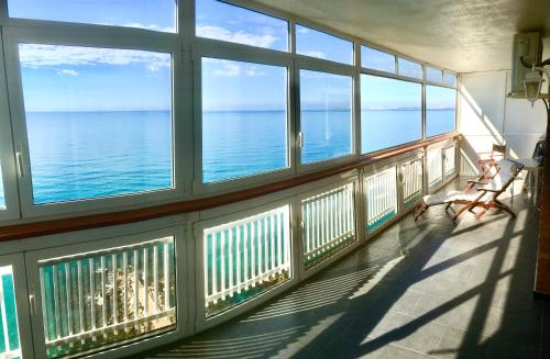 Ofertas en Precioso piso en primera línea de mar y playa con unas vistas increibles (Apartamento), Alicante (España)