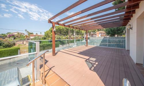 Ofertas en R108 Casa parellada con piscina climatizada (Casa o chalet), Calafell (España)