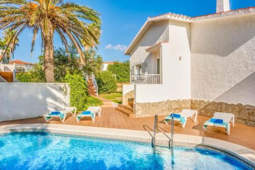 Ofertas en San Jaime Mediterraneo Villa Sleeps 4 with Pool Air Con and WiFi (Villa), Son Bou (España)