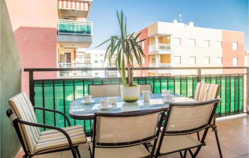 Ofertas en Stunning apartment in Moncofa w/ Outdoor swimming pool, Outdoor swimming pool and 2 Bedrooms (Apartamento), Moncófar (España)