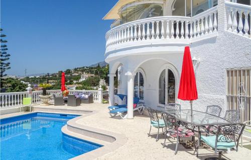 Ofertas en Stunning home in Benalmadena w/ Outdoor swimming pool, Jacuzzi and 5 Bedrooms (Casa o chalet), Benalmádena (España)