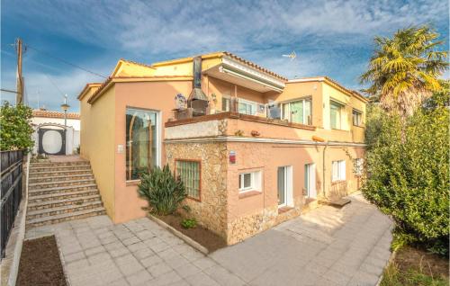 Ofertas en Stunning home in Sant Antoni Calonge w/ WiFi and 5 Bedrooms (Casa o chalet), Sant Antoni de Calonge (España)