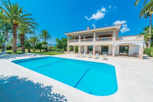 Ofertas en The Ultimate 5 Star Luxury Villa with Private Pool, Mallorca Villa 1005 (Villa), Marratxí (España)