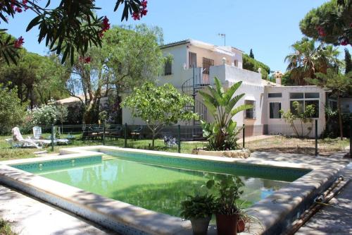 Ofertas en Villa andaluza en zona Playa Barrosa con piscina y barbacoa (Villa), Chiclana de la Frontera (España)