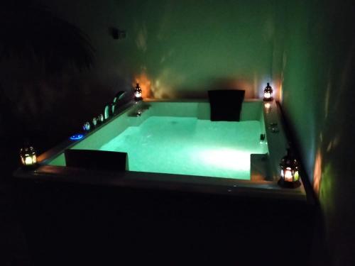 Ofertas en Villa casa blanca luxury spa con piscina privada y jacuzzi privado (Villa), Chiclana de la Frontera (España)