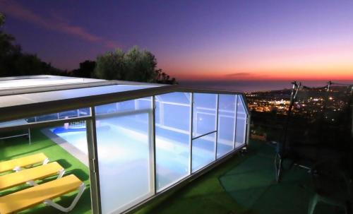 Ofertas en Villa con piscina privada climatizada (Casa o chalet), Santa Susanna (España)