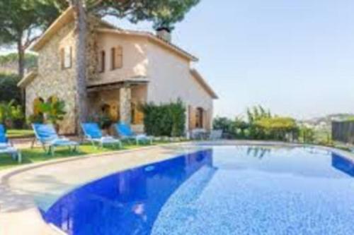 Ofertas en Villa Irene - Casa con piscina para 8 personas (Villa), Tordera (España)