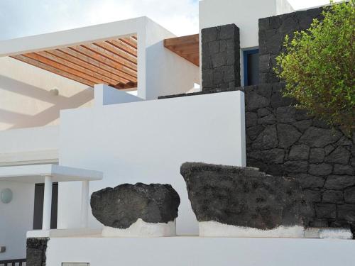 Ofertas en Villa Miramar A10 beautiful modern villa with private heated pool Wifi (Villa), Playa Blanca (España)