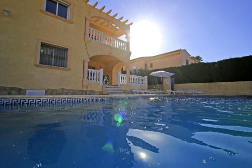 Ofertas en Villa Tosal con 6 dormitorios, wifi, parking, jardín y piscina privada (Villa), Calpe (España)