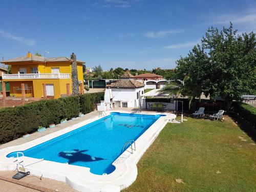 Ofertas en Villa with 3 bedrooms in Linares with wonderful mountain view private pool enclosed garden 120 km from the slopes (Villa), Jaén (España)