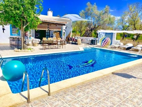 Ofertas en Villa with 5 bedrooms in Ibiza Santa Eularia des Riu with wonderful mountain view private pool enclosed garden 4 km from the beach (Villa), Sant Carles de Peralta (España)