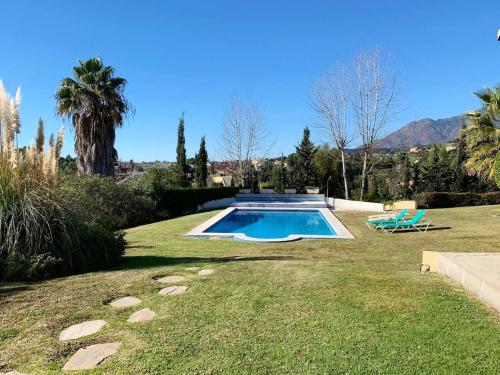 Ofertas en Villa with 6 bedrooms in Malaga with wonderful sea view private pool furnished terrace (Villa), Estepona (España)