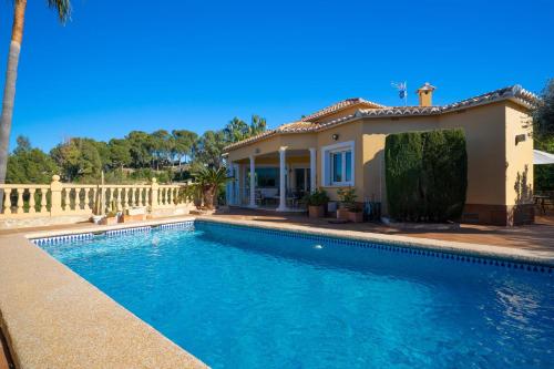 Ofertas en Vila-real Villa Sleeps 6 with Pool Air Con and WiFi (Villa), Denia (España)
