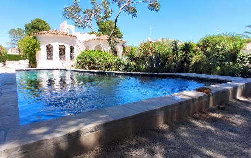 Ofertas en Villa Dos Calas - Bonita casa de estilo rustico y piscina de agua salada (Casa o chalet), L'Ametlla de Mar (España)