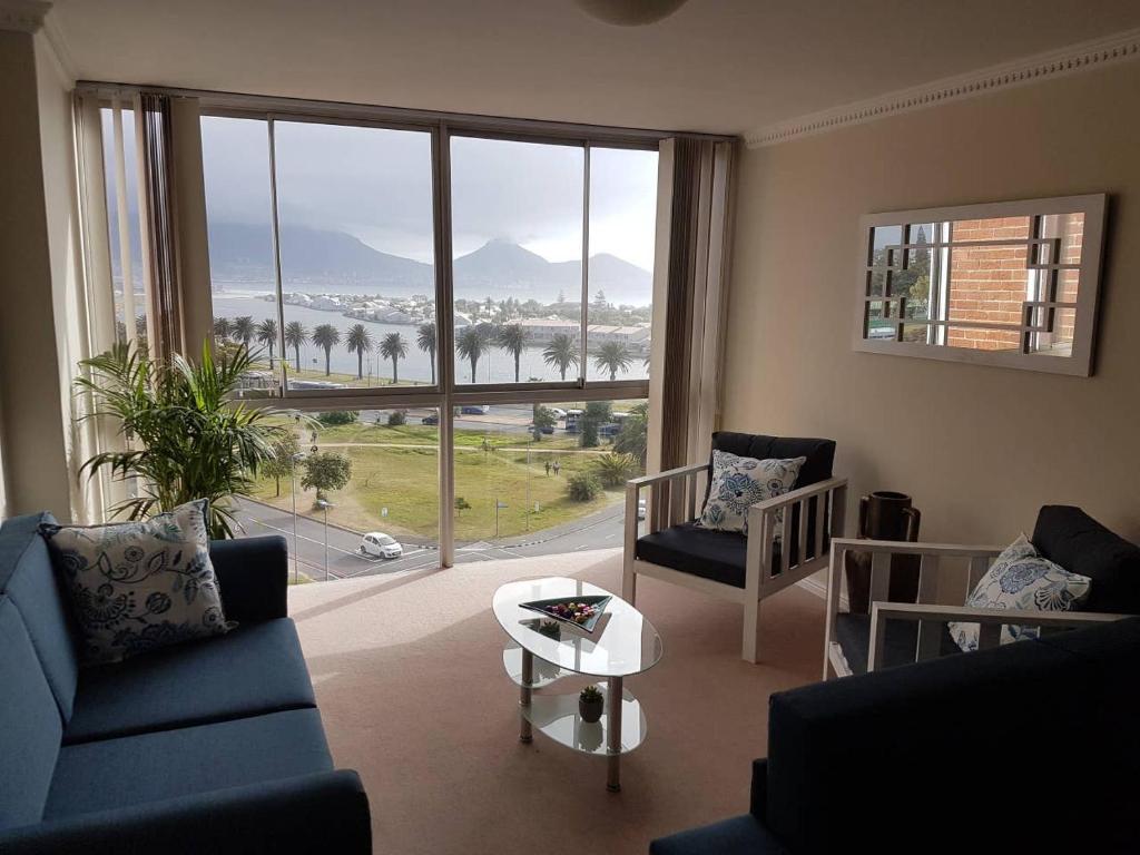 Apartamento Arnhem building- Cozy 2 bedroom flat overlooking Beach and Table Mountain