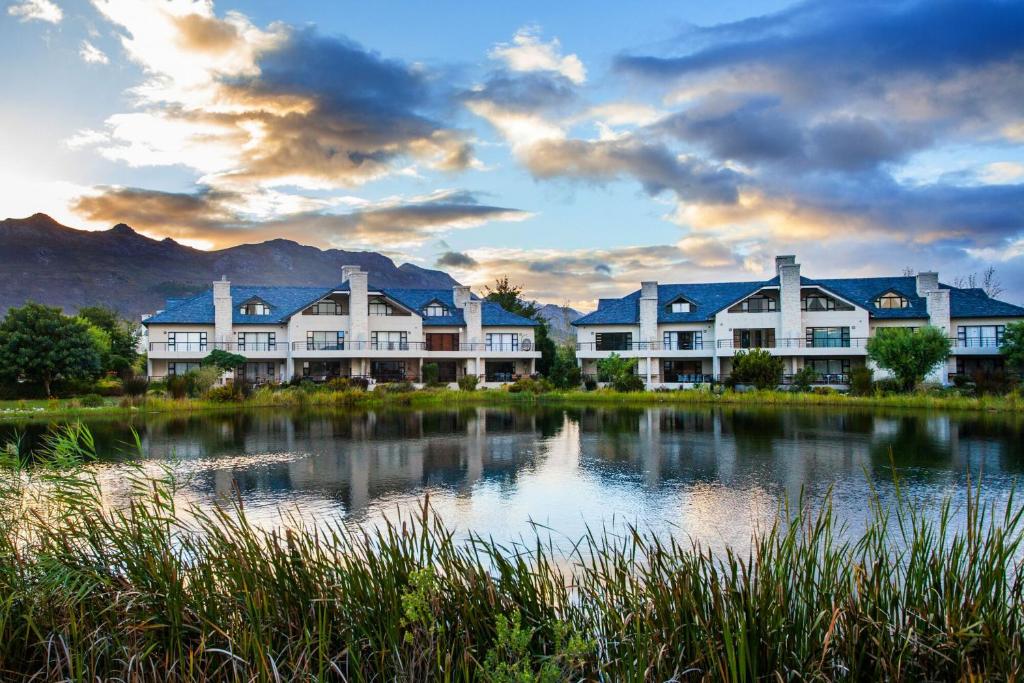 Lodge Valley Golf Lodges on Pearl Valley Golf Estate