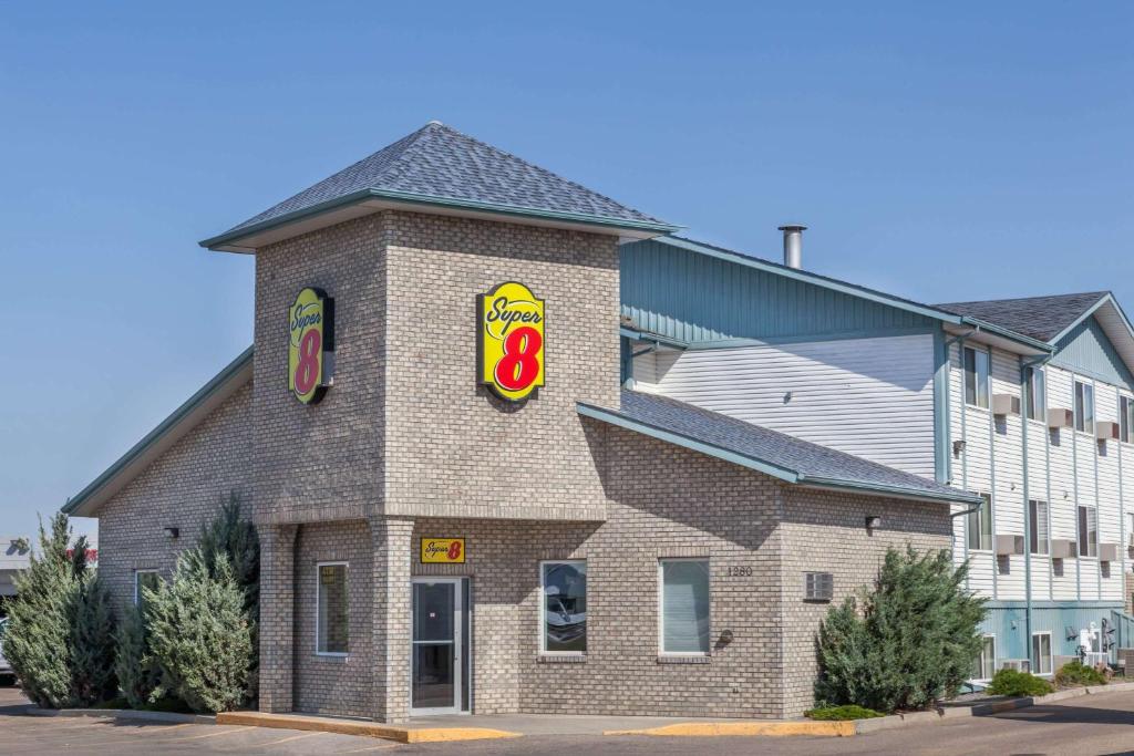 Motel Super 8 by Wyndham Medicine Hat AB