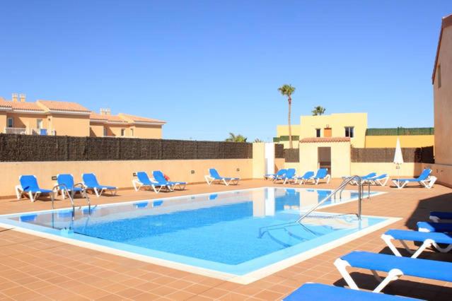 Villa Family Villa "Las Tinajas" with Pool, BBQ, Wifi & Only 200m to Sea by Holidays Home