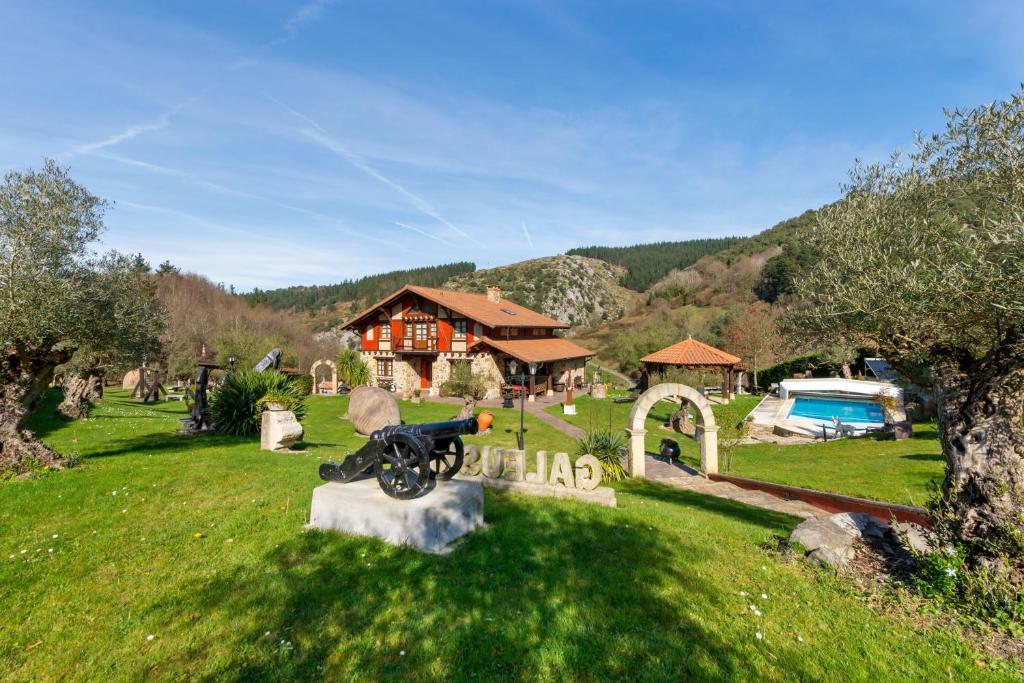 Villa Villa with 4 bedrooms in Bizkaia with wonderful mountain view private pool and enclosed garden 10 km from the beach