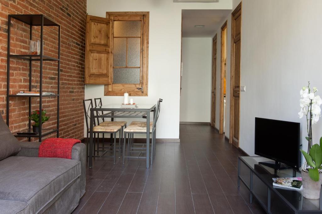 Apartamento 2-bedroom apartment near Sagrada Familia