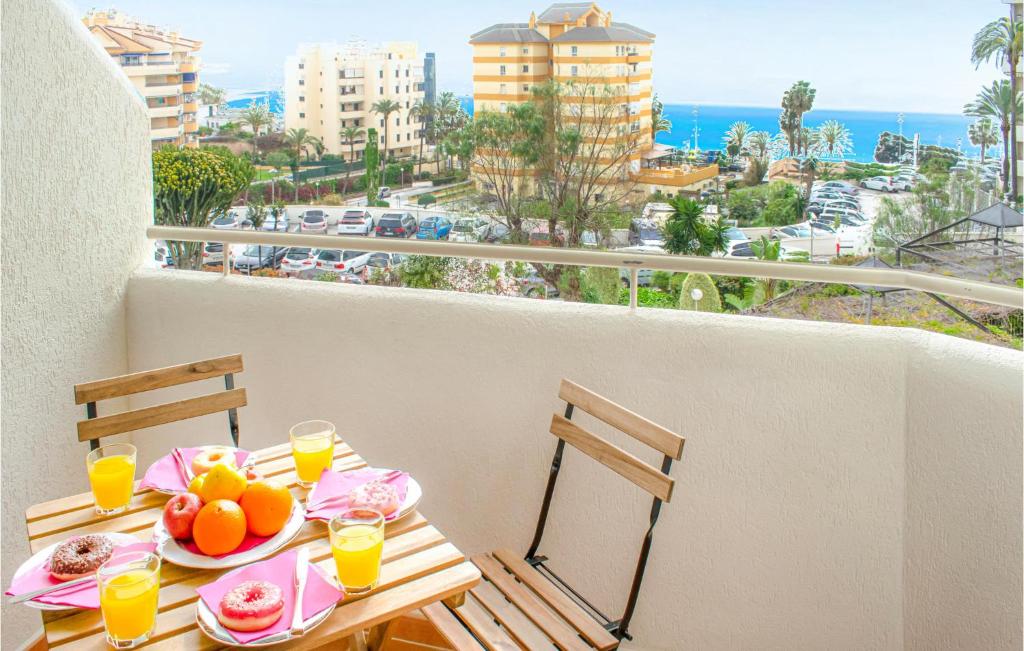Apartamento Amazing apartment in Benalmádena Costa with Indoor swimming pool, WiFi and Outdoor swimming pool
