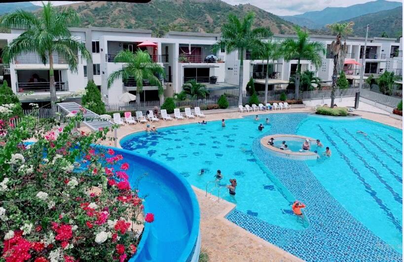 Apartamento Apartasol en ciudadela santa fe vista a la piscina