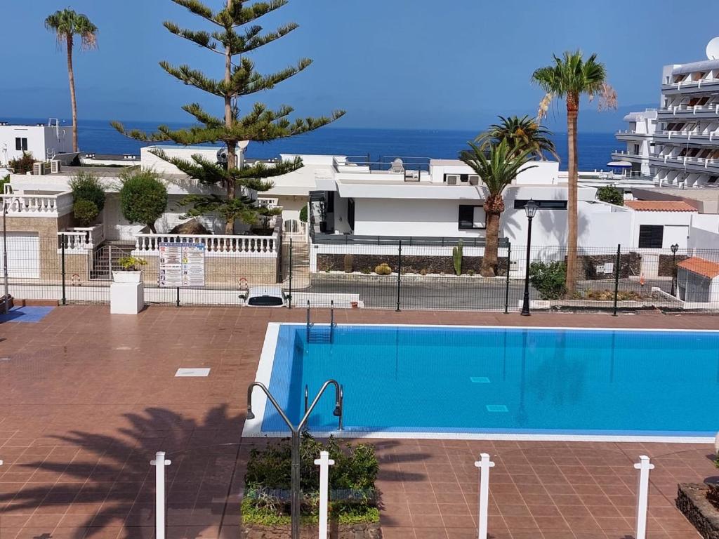 Apartamento FIRST LINE Ocean View Apartment - 50m from La Pinta beach with heated pool in the heart of Playa de LasAmericas