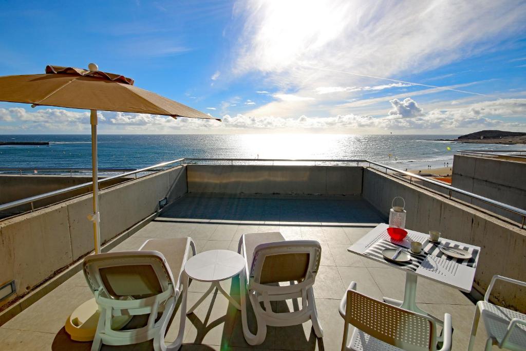 Apartamento LOS BALOS 30, top level, spectacular ocean views, parking, wifi