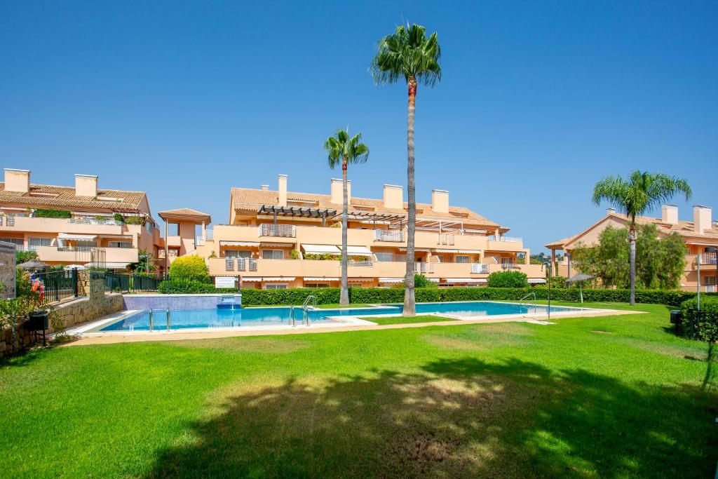 Apartamento Stunning Luxe Apartment in Elviria - Los Jardines de Santa Maria Golf Marbella