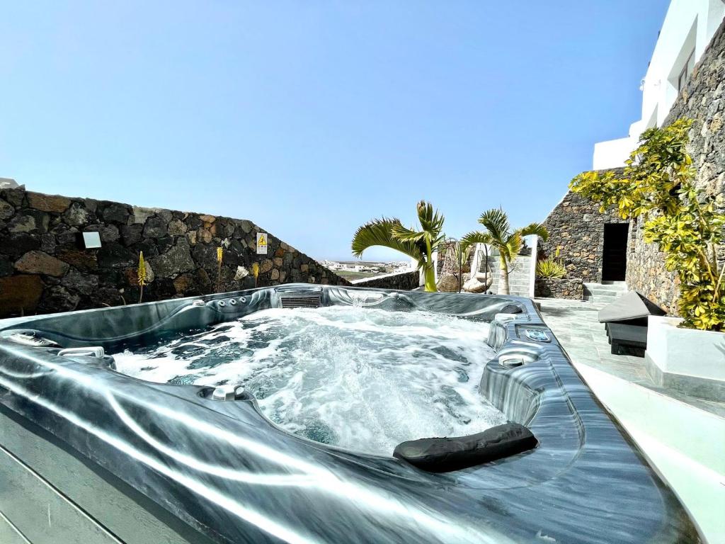 Apartamento Suite 1 con Wifi, balcon y vista espectacular a Mar en Tinajo, Lanzarote