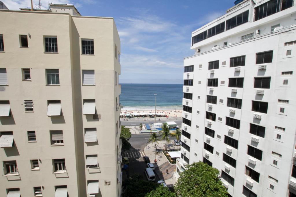 Apartamentos Apartments Almirante Goncalves